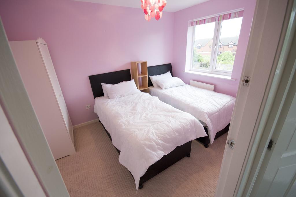 32 Pentland Close Chester Exterior photo